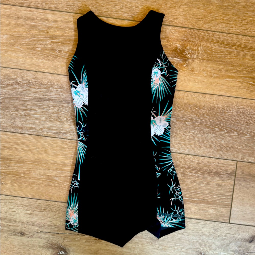 Patagonia NWOT wetsuit size 2